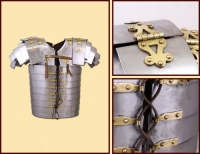 Armature - Lorica Segmentata - Esposta al museo di Corbridge in Inghilterra - Replica realizzata in acciaio